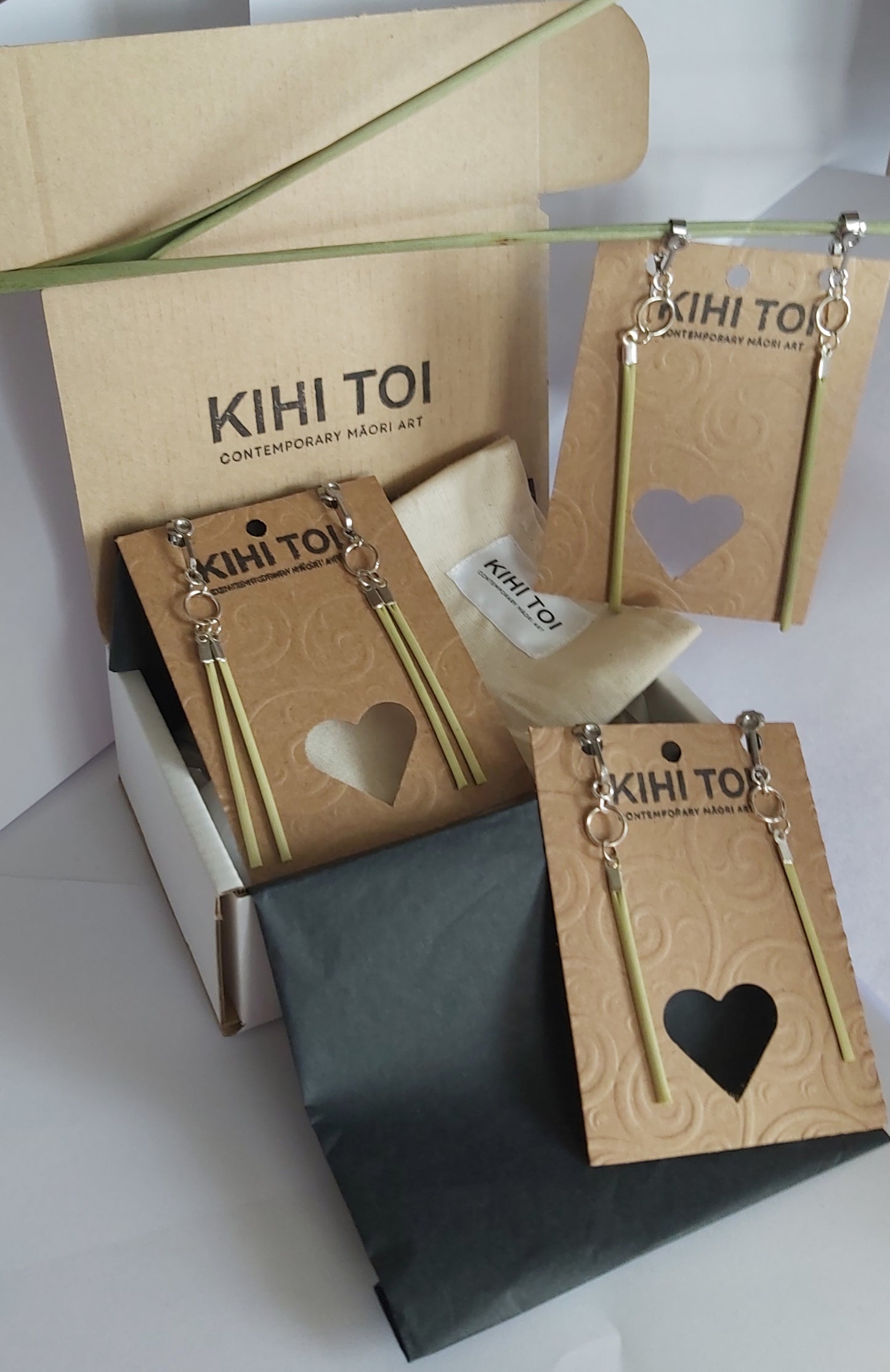 CLIP ON Whakahou Earrings Gift Set