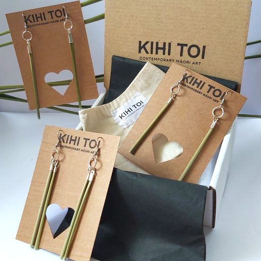 Whakahou Earrings Gift Set